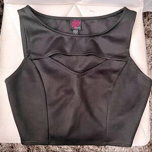 2B by Bebe Cut out Crop Top in a Sz S Cute! 🤩